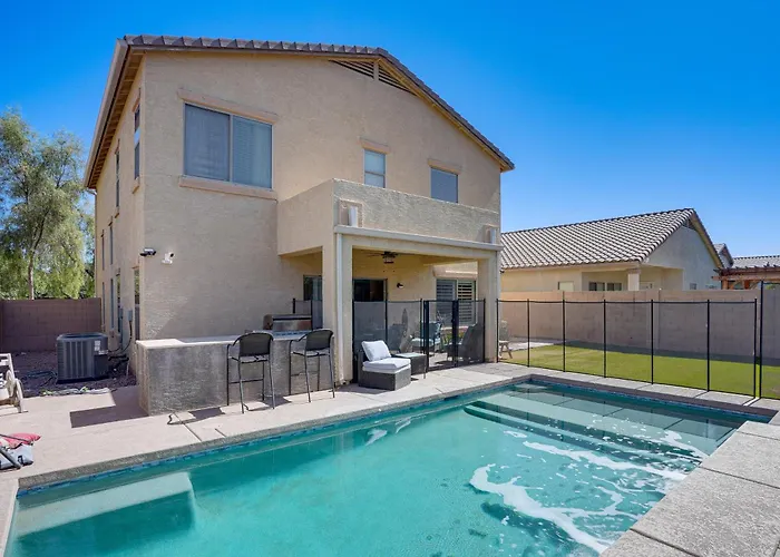 Modern Family Oasis | Pool | Game